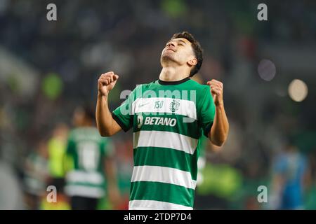 Lissabon, Portugal. Dezember 2023. Pedro Goncalves (SportingCP) Fußball/Fußball : Pedro Goncalves feiert nach seinem Tor beim portugiesischen Spiel "Liga Portugal Betclic" zwischen Sporting Clube de Portugal 2-0 FC Porto im Estadio Jose Alvalade in Lissabon, Portugal . Quelle: Mutsu Kawamori/AFLO/Alamy Live News Stockfoto