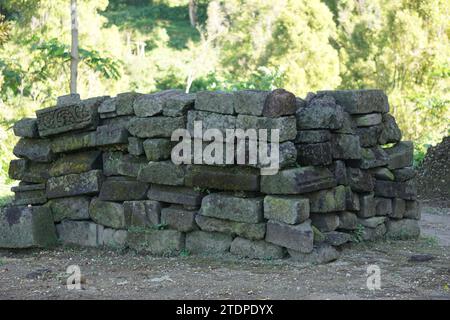 Die Ruine des Gambar-Feuchttempels. Der Gambar Wetan Tempel wurde während des Majapahit-Königreichs nach der Herrschaft von Hayam Wuruk errichtet Stockfoto