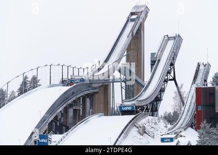 Hügel im Lahti Skisprungschanze Stadion. Lahti, Finnland. Dezember 2023. Stockfoto