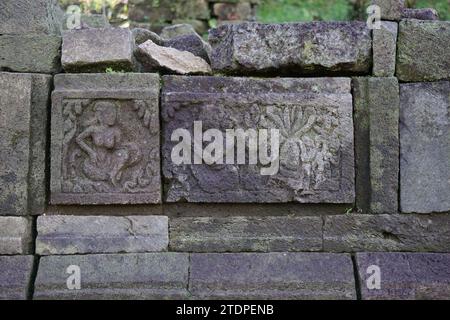 Die Ruine des Gambar-Feuchttempels. Der Gambar Wetan Tempel wurde während des Majapahit-Königreichs nach der Herrschaft von Hayam Wuruk errichtet Stockfoto