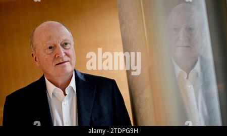 Berlin, Deutschland. Dezember 2023. Peter Dinges, Vorstandsvorsitzender der Bundesfilmkommission (FFA), am Rande eines dpa-Interviews. Quelle: Britta Pedersen/dpa/Alamy Live News Stockfoto