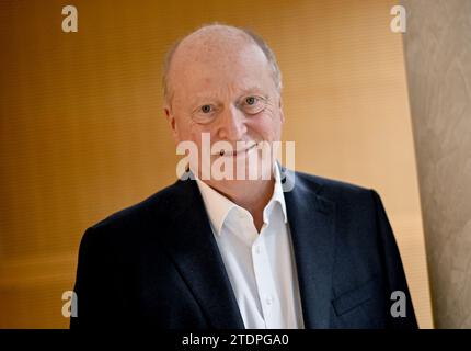 Berlin, Deutschland. Dezember 2023. Peter Dinges, Vorstandsvorsitzender der Bundesfilmkommission (FFA), am Rande eines dpa-Interviews. Quelle: Britta Pedersen/dpa/Alamy Live News Stockfoto