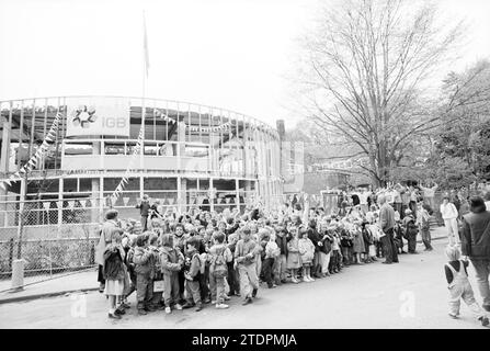 Höchster Punkt Aerdenhout School Association, höchster Punkt, Aerdenhout, Herr H. Enschedéweg, 11-05-1989, Whizgle News aus der Vergangenheit, zugeschnitten auf die Zukunft. Erkunden Sie historische Geschichten, das Image der niederländischen Agentur aus einer modernen Perspektive, die die Lücke zwischen den Ereignissen von gestern und den Erkenntnissen von morgen überbrückt. Eine zeitlose Reise, die die Geschichten prägt, die unsere Zukunft prägen Stockfoto