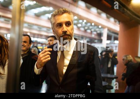 Porto, Portugal. Dezember 2023. Der Generalsekretär der Sozialistischen Partei, Pedro Nuno Santos, wurde während seines Besuchs in der Fabrik der CP (Comboios de Portugal) gesehen. Der neu gewählte Generalsekretär der Sozialistischen Partei (PS) Pedro Nuno Santos, der António Costa in der Parteiführung ablöst, wählte die KP-Fabriken (Züge aus Portugal) von Guifões in Matosinhos für seinen ersten offiziellen Besuch. Seit 2012 geschlossen, wurden diese Fabriken 2020 während seiner Amtszeit als Infrastrukturminister wieder eröffnet. (Foto: Telmo Pinto/SOPA Images/SIPA USA) Credit: SIPA USA/Alamy Live News Stockfoto