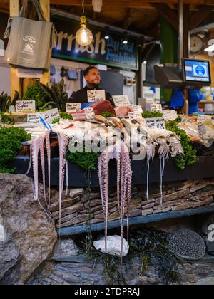 Furness Fish Markets, Borough Market. Die erstaunliche Auswahl an frischem Fisch im familiengeführten Fischgeschäft am Three Crown Square im Stockfoto