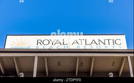 Detailbild des Schildes am Royal atlantic Beach Resort Stockfoto