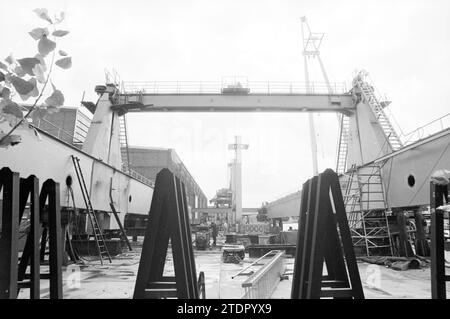 Crane at Figee, Figee, Haarlem, Niederlande, 13-08-1982, Whizgle News aus der Vergangenheit, zugeschnitten auf die Zukunft. Erkunden Sie historische Geschichten, das Image der niederländischen Agentur aus einer modernen Perspektive, die die Lücke zwischen den Ereignissen von gestern und den Erkenntnissen von morgen überbrückt. Eine zeitlose Reise, die die Geschichten prägt, die unsere Zukunft prägen Stockfoto