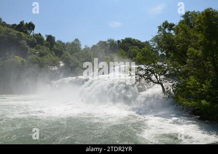 Große Wasserfälle im „Krka-Nationalpark“ Stockfoto