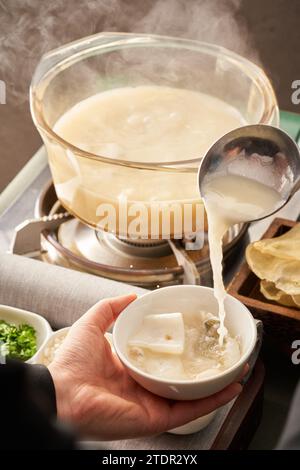 Gekochter gelber Croaker in Suppe Stockfoto