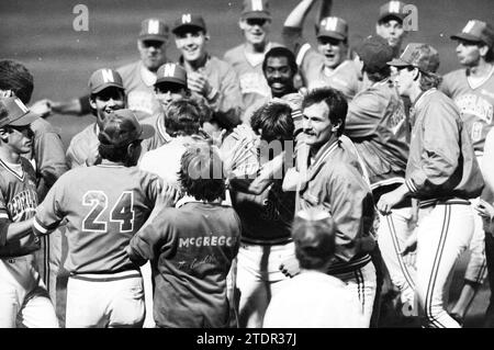 Niederlande - Taiwan, Baseball-Weltmeisterschaften 1986, 28.07.1986, Whizgle News from the Past, maßgeschneidert für die Zukunft. Erkunden Sie historische Geschichten, das Image der niederländischen Agentur aus einer modernen Perspektive, die die Lücke zwischen den Ereignissen von gestern und den Erkenntnissen von morgen überbrückt. Eine zeitlose Reise, die die Geschichten prägt, die unsere Zukunft prägen Stockfoto