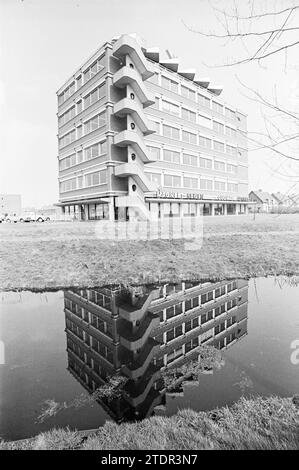 Erw. Magnet, Alkmaar, Exterieur, 21-04-1975, Whizgle News aus der Vergangenheit, maßgeschneidert für die Zukunft. Erkunden Sie historische Geschichten, das Image der niederländischen Agentur aus einer modernen Perspektive, die die Lücke zwischen den Ereignissen von gestern und den Erkenntnissen von morgen überbrückt. Eine zeitlose Reise, die die Geschichten prägt, die unsere Zukunft prägen Stockfoto