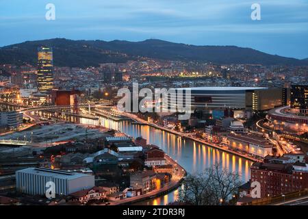 Blick auf den Fluss Nervion, Bilbao, Biskaya, Baskenland, Euskadi, Spanien, Europa. Stockfoto