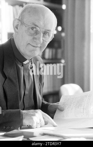 Bischof Bomers, römisch-katholische Kirche, 23-02-1989, Whizgle News aus der Vergangenheit, zugeschnitten auf die Zukunft. Erkunden Sie historische Geschichten, das Image der niederländischen Agentur aus einer modernen Perspektive, die die Lücke zwischen den Ereignissen von gestern und den Erkenntnissen von morgen überbrückt. Eine zeitlose Reise, die die Geschichten prägt, die unsere Zukunft prägen Stockfoto