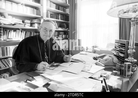 Bischof Bomers, römisch-katholische Kirche, 23-02-1989, Whizgle News aus der Vergangenheit, zugeschnitten auf die Zukunft. Erkunden Sie historische Geschichten, das Image der niederländischen Agentur aus einer modernen Perspektive, die die Lücke zwischen den Ereignissen von gestern und den Erkenntnissen von morgen überbrückt. Eine zeitlose Reise, die die Geschichten prägt, die unsere Zukunft prägen Stockfoto