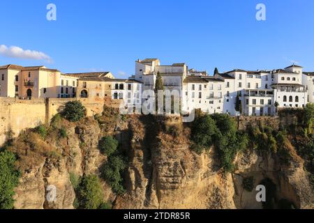 Ronda, Malaga, Spanien - 21. Oktober 2023: Wunderschöner Panoramablick auf Ronda in der Provinz Malaga, Spanien, am Morgen Stockfoto