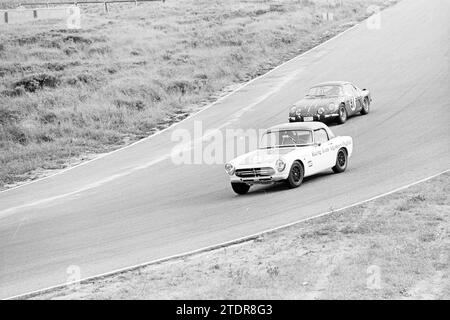 Rennstrecke Zandvoort, Whizgle News aus der Vergangenheit, zugeschnitten auf die Zukunft. Erkunden Sie historische Geschichten, das Image der niederländischen Agentur aus einer modernen Perspektive, die die Lücke zwischen den Ereignissen von gestern und den Erkenntnissen von morgen überbrückt. Eine zeitlose Reise, die die Geschichten prägt, die unsere Zukunft prägen Stockfoto