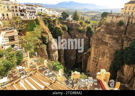 Ronda, Malaga, Spanien - 21. Oktober 2023: Wunderschöner Panoramablick auf Ronda in der Provinz Malaga, Spanien, am Morgen Stockfoto