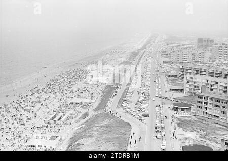 Busy Zandvoort, Busy, Zandvoort, 07-06-1965, Whizgle News from the Past, maßgeschneidert für die Zukunft. Erkunden Sie historische Geschichten, das Image der niederländischen Agentur aus einer modernen Perspektive, die die Lücke zwischen den Ereignissen von gestern und den Erkenntnissen von morgen überbrückt. Eine zeitlose Reise, die die Geschichten prägt, die unsere Zukunft prägen Stockfoto