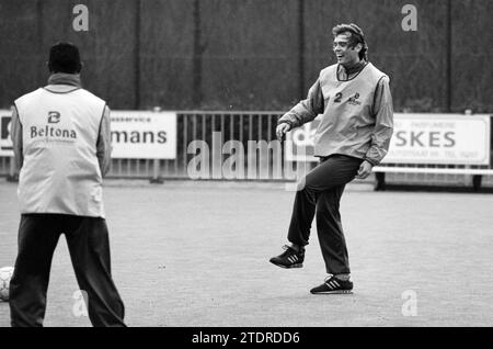 Jurgen Streppel bei Telstar, 12.01.1993, Whizgle News from the Past, Tailored for the Future. Erkunden Sie historische Geschichten, das Image der niederländischen Agentur aus einer modernen Perspektive, die die Lücke zwischen den Ereignissen von gestern und den Erkenntnissen von morgen überbrückt. Eine zeitlose Reise, die die Geschichten prägt, die unsere Zukunft prägen Stockfoto