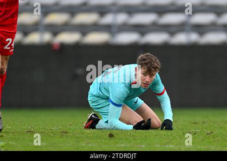 Lier, Belgien. Dezember 2023. Pau Prim (15) von Barcelona, das am 6. Spieltag der UEFA Youth League in der Gruppe H in der Saison 2023-2024 zwischen den Jugendmannschaften U19 des Royal Antwerp FC und FC Barcelona am 13. Dezember 2023 in Lier, Belgien, gezeigt wurde. (Foto: David Catry/Isosport) Credit: Sportpix/Alamy Live News Stockfoto