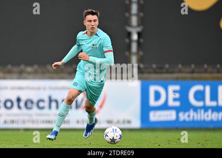 Lier, Belgien. Dezember 2023. Eman Kospo (3) aus Barcelona, das am 6. Spieltag der UEFA Youth League in der Gruppe H in der Saison 2023-2024 zwischen den U19-Jugendmannschaften des Royal Antwerp FC und des FC Barcelona am 13. Dezember 2023 in Lier, Belgien, gezeigt wurde. (Foto: David Catry/Isosport) Credit: Sportpix/Alamy Live News Stockfoto