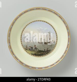 Schüssel, mehrfarbig bemalt mit Hafengesicht, Meissener Porzellan Manufaktur, 1804 Porzellanschale, bemalt mit Hafengesicht innerhalb eines Kreises, der in gelbem Schaft aufbewahrt wird. Das Gericht ist markiert. Schwimmende Porzellanschale aus Porzellan, bemalt mit einem Hafengesicht innerhalb eines Kreises, der in einem gelben Schaft aufbewahrt wird. Das Gericht ist markiert. Schweben Sie Porzellan Stockfoto