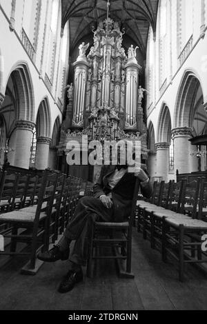 A. de Klerk, Bavo-Kirche, Organist, Orgeln und Organisten, 11-06-1985, Whizgle News aus der Vergangenheit, zugeschnitten auf die Zukunft. Erkunden Sie historische Geschichten, das Image der niederländischen Agentur aus einer modernen Perspektive, die die Lücke zwischen den Ereignissen von gestern und den Erkenntnissen von morgen überbrückt. Eine zeitlose Reise, die die Geschichten prägt, die unsere Zukunft prägen Stockfoto