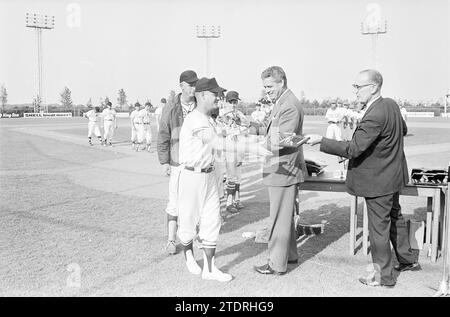 Babe Ruth Baseball, Baseball, 19-08-1966, Whizgle News aus der Vergangenheit, maßgeschneidert für die Zukunft. Erkunden Sie historische Geschichten, das Image der niederländischen Agentur aus einer modernen Perspektive, die die Lücke zwischen den Ereignissen von gestern und den Erkenntnissen von morgen überbrückt. Eine zeitlose Reise, die die Geschichten prägt, die unsere Zukunft prägen Stockfoto