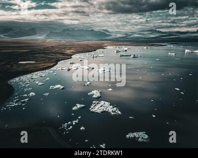 Drohnenbild eines isländischen Gletschers Stockfoto