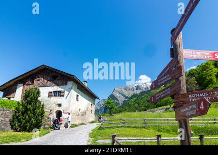 Maienfeld: Heididörfli (Heididorf) im Weiler Rofels, Haus Heidihaus in Bündner Herrschaft, Graubünden, Graubünden, Schweiz Stockfoto