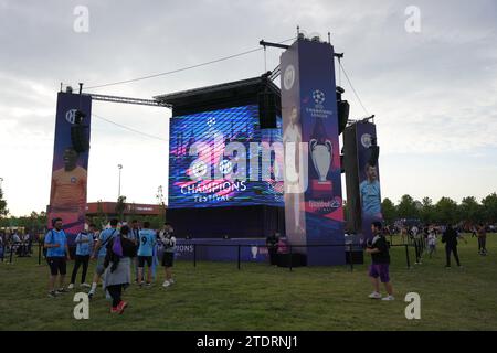 ISTANBUL, TURKIYE - 09. JUNI 2023: Bühne im Champions League Final Festival Area Stockfoto