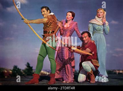 Jon Hall, Patricia Morison, Michael Duane und Adele Jergens spielen die Hauptrollen in „Prince of Thieves“ (1948), einem Abenteuerfilm, der auf den Robin Hood-Legenden basiert. Hall übernimmt die Rolle des charmanten Gesetzlosen Robin Hood, mit Morison als Lady Marian, seinem Liebesinteresse. Duane spielt Allan-a-Dale, einen treuen Verbündeten, während Jergens Lady Christabel porträtiert und der Geschichte Intrigen verleiht. Der Film spielt im mittelalterlichen England und erweckt die klassische Geschichte von Robin Hoods Kampf gegen Ungerechtigkeit zum Leben. Er zeigt die Heldentaten, Romantik und Kameradschaft, die die Geschichte zeitlos gemacht haben. Stockfoto