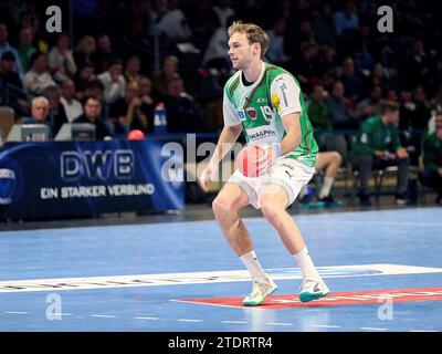 Berlin, Deutschland. Dezember 2023. Mathias Gidsel (Fuechse Berlin #19) beim Angriff GER, Fuechse Berlin vs. TVB Stuttgart, Handball, 1.Bundesliga Herren, 18. Spieltag, Saison 2023/24, 19.12.2023 Foto: Eibner-Pressefoto/ Claudius Rauch Credit: dpa/Alamy Live News Stockfoto