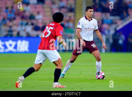 Manchester City Rodri (rechts) kontrolliert den Ball während des Halbfinalspiels der FIFA Fussball-Weltmeisterschaft Saudi Arabien 2023 im King Abdullah Sports City Stadium in Jeddah. Bilddatum: Dienstag, 19. Dezember 2023. Stockfoto