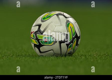 Liverpool, Großbritannien. Dezember 2023. Der EFL Carabao Cup Match Ball während des Carabao Cup Quarter Final Matches Everton gegen Fulham im Goodison Park, Liverpool, Vereinigtes Königreich, 19. Dezember 2023 (Foto: Mark Cosgrove/News Images) in Liverpool, Vereinigtes Königreich am 19. Dezember 2023. (Foto: Mark Cosgrove/News Images/SIPA USA) Credit: SIPA USA/Alamy Live News Stockfoto