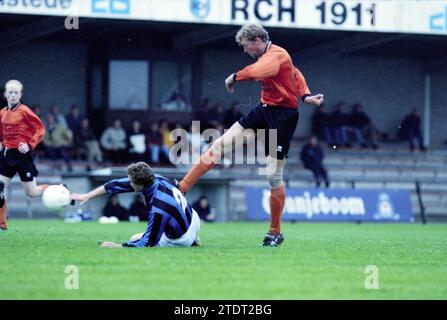 RCH - Jong Oranje, Heemstede, Heemstede, Niederlande, 01-05-2000, Whizgle News aus der Vergangenheit, zugeschnitten auf die Zukunft. Erkunden Sie historische Geschichten, das Image der niederländischen Agentur aus einer modernen Perspektive, die die Lücke zwischen den Ereignissen von gestern und den Erkenntnissen von morgen überbrückt. Eine zeitlose Reise, die die Geschichten prägt, die unsere Zukunft prägen Stockfoto