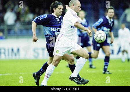 Football, Telstar - Top Oss, 05.04.2001, Whizgle News from the Past, Zukunftsvision. Erkunden Sie historische Geschichten, das Image der niederländischen Agentur aus einer modernen Perspektive, die die Lücke zwischen den Ereignissen von gestern und den Erkenntnissen von morgen überbrückt. Eine zeitlose Reise, die die Geschichten prägt, die unsere Zukunft prägen Stockfoto