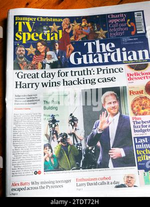 „Great Day for Truth“ Prince Harry Wins (Phone) Hacking Case“ Guardian Zeitung Schlagzeilen-Titelseite am 16. Dezember 2023 in London, England, Großbritannien Stockfoto