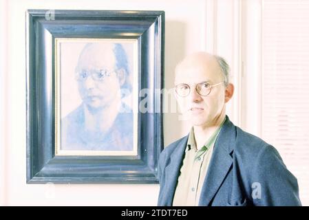 Ausstellung des Malers Kees Verwey im Verweyhal in Haarlem mit dem Titel 'Portraits of Kees Verwey, a good Portrait is made together'., Haarlem, Niederlande, 07-07-1999, Whizgle News from the Past, Tailored for the Future. Erkunden Sie historische Geschichten, das Image der niederländischen Agentur aus einer modernen Perspektive, die die Lücke zwischen den Ereignissen von gestern und den Erkenntnissen von morgen überbrückt. Eine zeitlose Reise, die die Geschichten prägt, die unsere Zukunft prägen Stockfoto