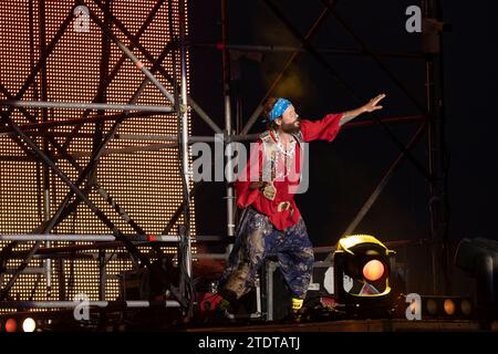 Der italienische Sänger und Songwriter Lorenzo Cherubini, auch bekannt als Jovanotti, tritt live während der Jova Beach Party am Flava Beach in Castelvolturno (Caserta) auf. Stockfoto