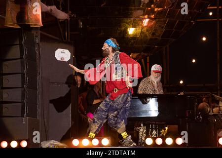 Der italienische Sänger und Songwriter Lorenzo Cherubini, auch bekannt als Jovanotti, tritt live während der Jova Beach Party am Flava Beach in Castelvolturno (Caserta) auf. Stockfoto