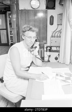 Krankenhausschiff Henri Dunant [J. Henry Dunant], Rotes Kreuz, Rotes Kreuz Krankenhaus, 01-09-1970, Whizgle News from the Past, zugeschnitten auf die Zukunft. Erkunden Sie historische Geschichten, das Image der niederländischen Agentur aus einer modernen Perspektive, die die Lücke zwischen den Ereignissen von gestern und den Erkenntnissen von morgen überbrückt. Eine zeitlose Reise, die die Geschichten prägt, die unsere Zukunft prägen Stockfoto