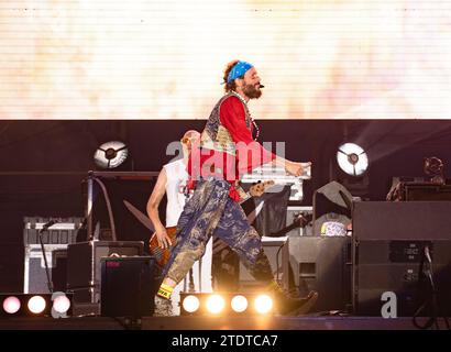 Castelvolturno, Italien. August 2020. Der italienische Sänger und Songwriter Lorenzo Cherubini, auch bekannt als Jovanotti, tritt live während der Jova Beach Party am Flava Beach in Castelvolturno (Caserta) auf. (Foto: Francesco Cigliano/SOPA Images/SIPA USA) Credit: SIPA USA/Alamy Live News Stockfoto