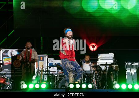 Castelvolturno, Italien. August 2020. Der italienische Sänger und Songwriter Lorenzo Cherubini, auch bekannt als Jovanotti, tritt live während der Jova Beach Party am Flava Beach in Castelvolturno (Caserta) auf. (Foto: Francesco Cigliano/SOPA Images/SIPA USA) Credit: SIPA USA/Alamy Live News Stockfoto