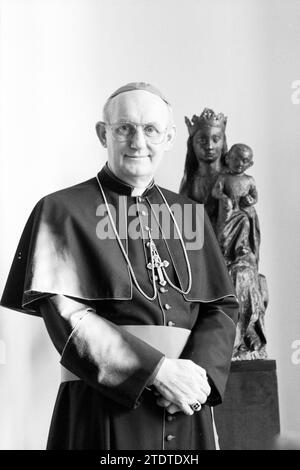 Bischof Bomers, römisch-katholische Kirche, 23-02-1989, Whizgle News aus der Vergangenheit, zugeschnitten auf die Zukunft. Erkunden Sie historische Geschichten, das Image der niederländischen Agentur aus einer modernen Perspektive, die die Lücke zwischen den Ereignissen von gestern und den Erkenntnissen von morgen überbrückt. Eine zeitlose Reise, die die Geschichten prägt, die unsere Zukunft prägen Stockfoto