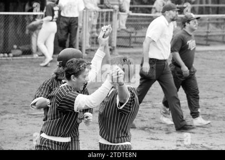 Softball: Terrasvogels - Twins, 19. August 1990, Whizgle News from the Past, Tailored for the Future. Erkunden Sie historische Geschichten, das Image der niederländischen Agentur aus einer modernen Perspektive, die die Lücke zwischen den Ereignissen von gestern und den Erkenntnissen von morgen überbrückt. Eine zeitlose Reise, die die Geschichten prägt, die unsere Zukunft prägen Stockfoto