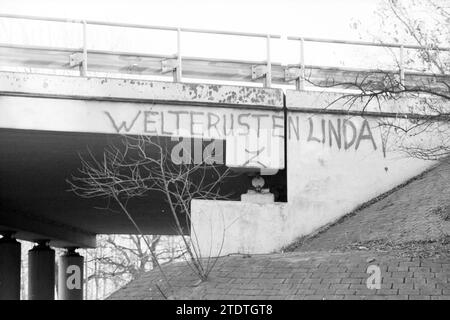 Text Viadukt linda Work ze - Gute Nacht, Texte, 06-12-1987, Whizgle News from the Past, Zugeschnitten auf die Zukunft. Erkunden Sie historische Geschichten, das Image der niederländischen Agentur aus einer modernen Perspektive, die die Lücke zwischen den Ereignissen von gestern und den Erkenntnissen von morgen überbrückt. Eine zeitlose Reise, die die Geschichten prägt, die unsere Zukunft prägen Stockfoto