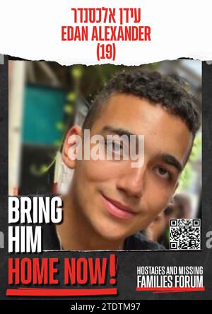 Jerusalem, Israel. Dezember 2023. Das Poster zeigt die Geisel EDEN ALEXANDER (19), die seit dem 7. Oktober von der Hamas gehalten wird. Das Online-Forum "BRING SIE JETZT NACH HAUSE" fordert die sichere Rückkehr aller Bürger, die von der Hamas als Geisel genommen wurden. Das Forum basiert auf Freiwilligen und konzentriert sich darauf, die Geiseln zu ihren Familien nach Hause zu bringen. Israels Krieg mit der Hamas in Gaza wurde durch den Terrorangriff der Hamas am 7. Oktober ausgelöst, als Tausende von von von der Hamas geführten Terroristen von Land, Luft und Meer nach Israel strömten und den tödlichsten Angriff in der Geschichte Israels starteten. Die Hamas wütete über 20 Gemeinden in Sou Stockfoto