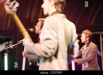 Liberation Pop, Gruppe Soul Wax, 04-05-1999, Whizgle News from the Past, Tailored for the Future. Erkunden Sie historische Geschichten, das Image der niederländischen Agentur aus einer modernen Perspektive, die die Lücke zwischen den Ereignissen von gestern und den Erkenntnissen von morgen überbrückt. Eine zeitlose Reise, die die Geschichten prägt, die unsere Zukunft prägen Stockfoto