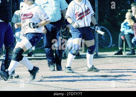 Softball: Terrasvogels - Twins, Santpoort, Santpoort, 13.-09-2003, Whizgle News from the Past, Tailored for the Future. Erkunden Sie historische Geschichten, das Image der niederländischen Agentur aus einer modernen Perspektive, die die Lücke zwischen den Ereignissen von gestern und den Erkenntnissen von morgen überbrückt. Eine zeitlose Reise, die die Geschichten prägt, die unsere Zukunft prägen Stockfoto